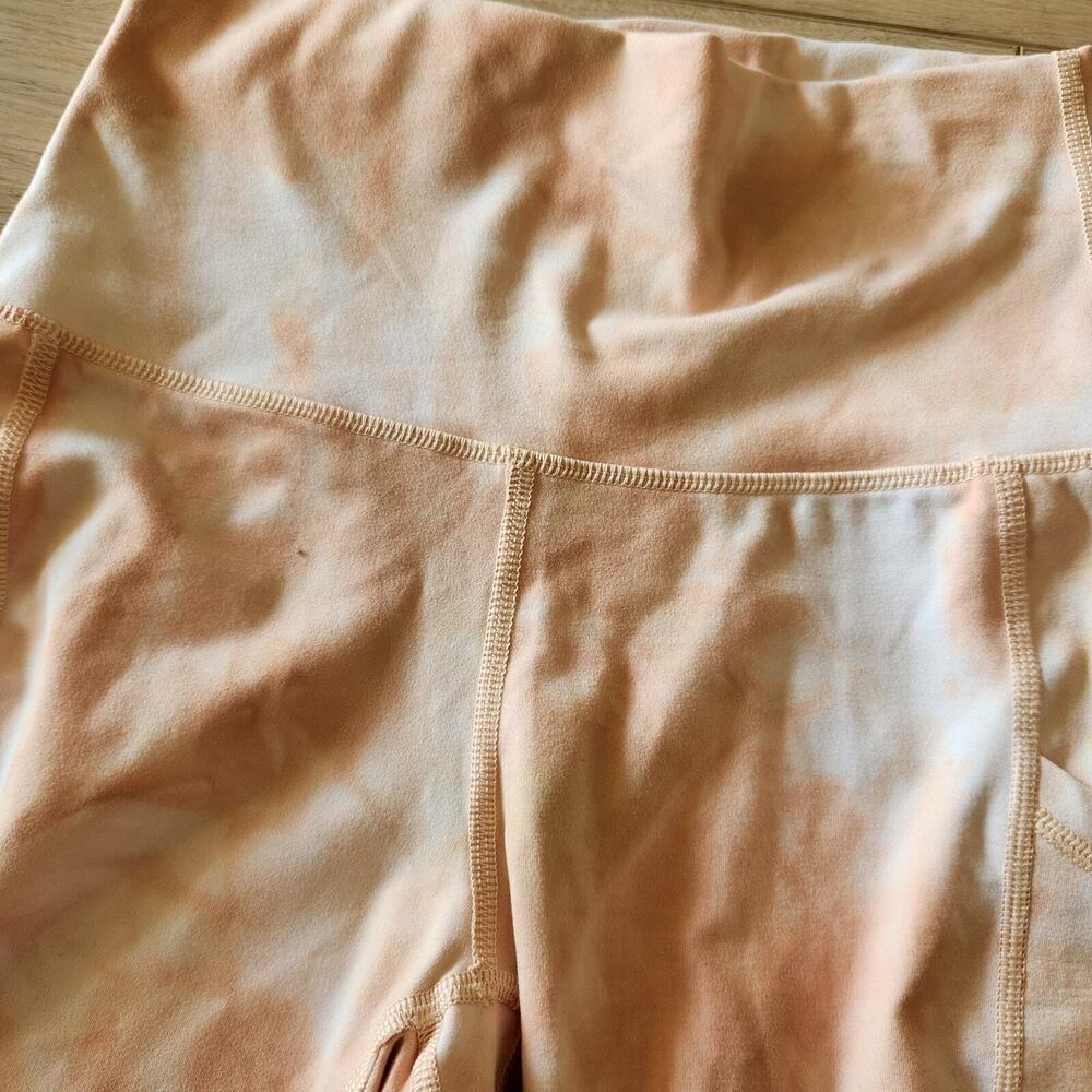 Offline By Aerie The Hugger Bike Short Hi Rise Womens Size Small Peach Tie Dye - Picture 2 of 5